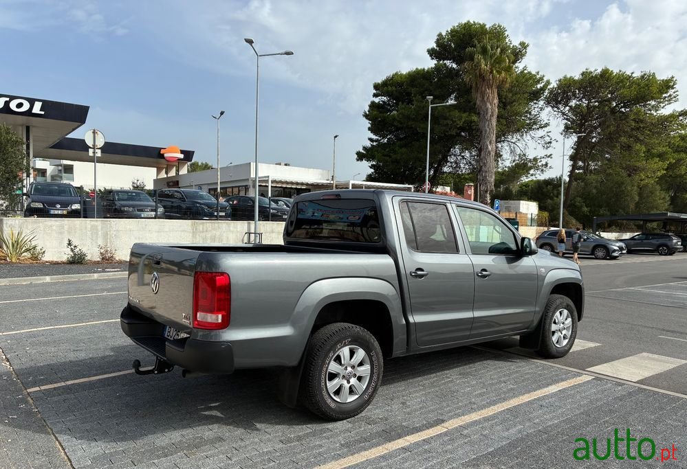 2011' Volkswagen Amarok photo #5