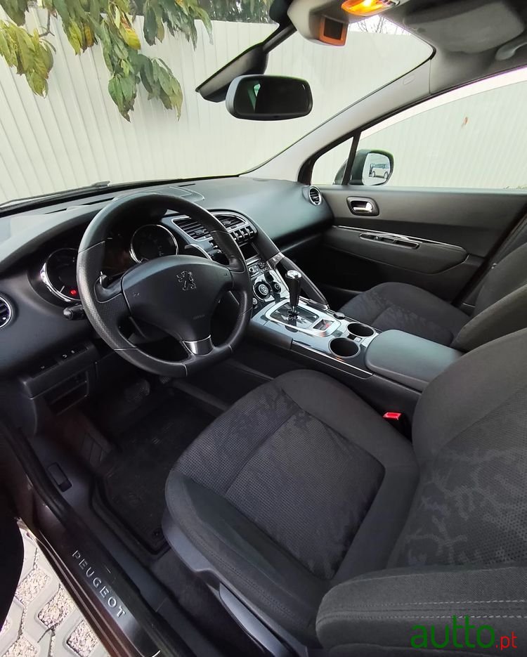 2012' Peugeot 3008 photo #6