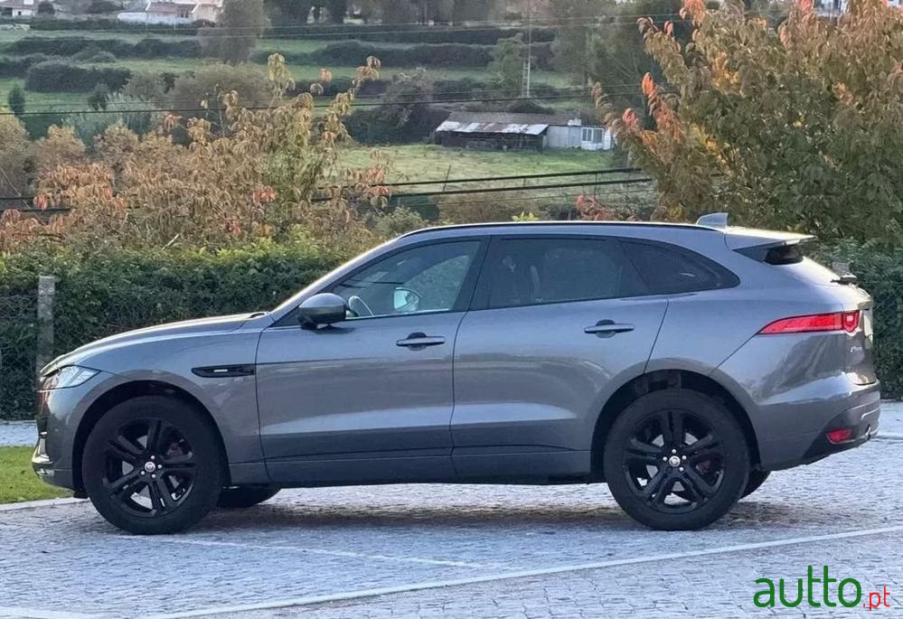 2016' Jaguar F-Pace photo #6