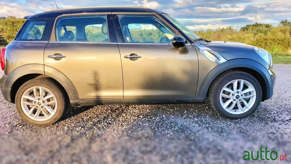 2013' MINI Countryman Cooper D photo #6