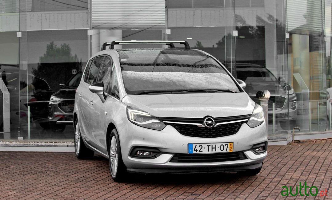 2017' Opel Zafira photo #1
