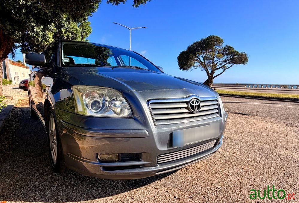 2003' Toyota Avensis S/D 1.6 Sol Ec photo #2