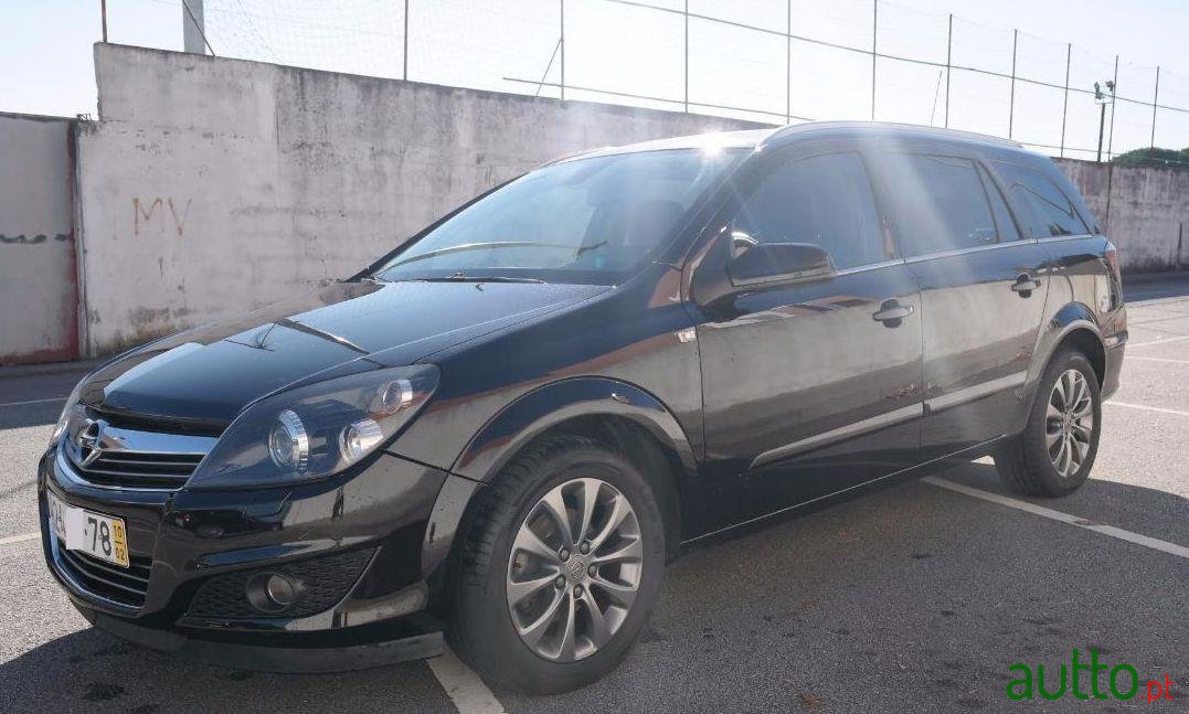 2010' Opel Astra Caravan photo #2