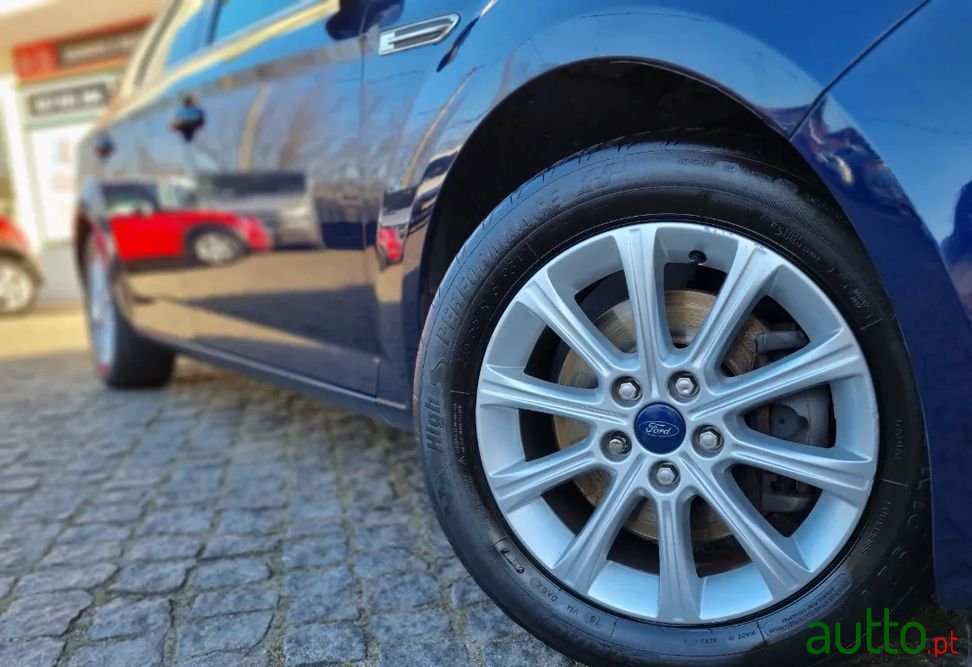 2011' Ford Mondeo Sw photo #5