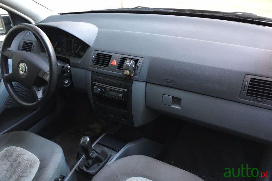 2001' Skoda Fabia Break photo #3