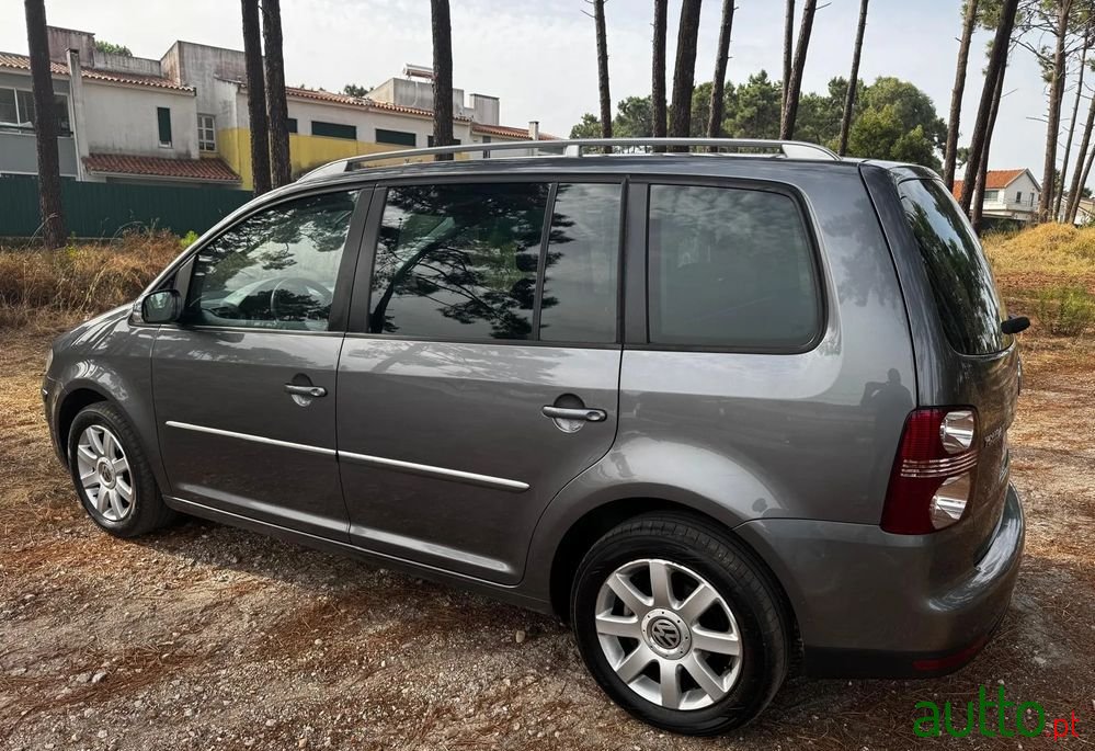 2007' Volkswagen Touran photo #6