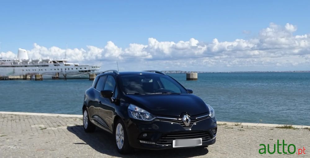 2019' Renault Clio Sport Tourer photo #2