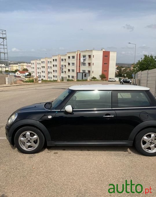 2010' MINI Cooper photo #2