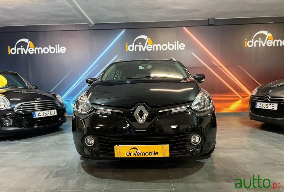 2015' Renault Clio Sport Tourer photo #3