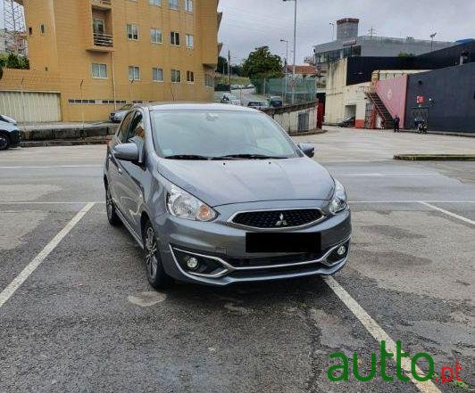 2016' Mitsubishi Space Star photo #2