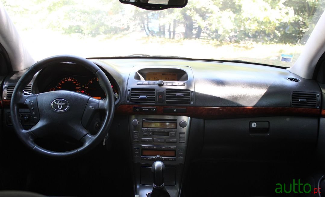 2003' Toyota Avensis photo #3