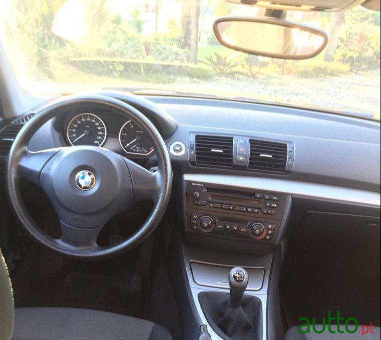 2006' BMW 120 D photo #2