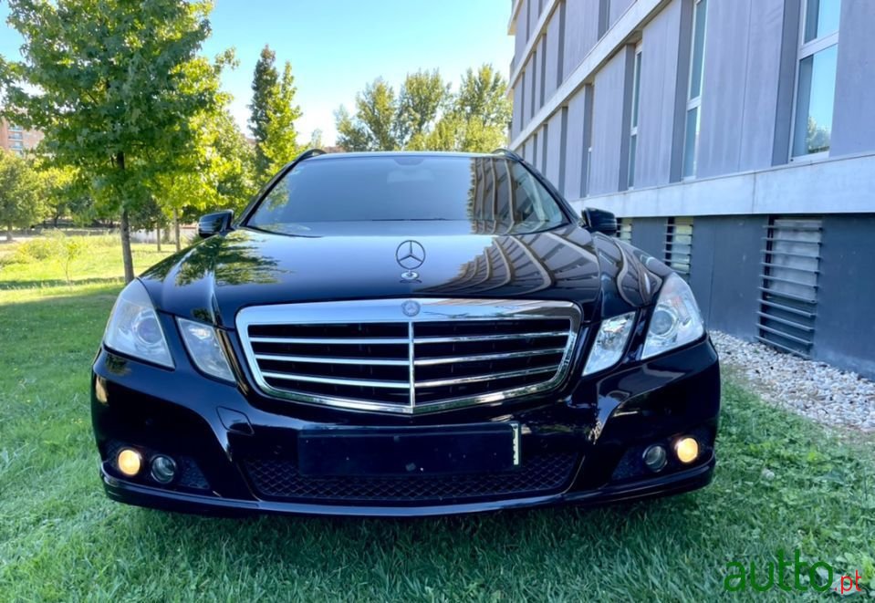 2010' Mercedes-Benz E-200 photo #2