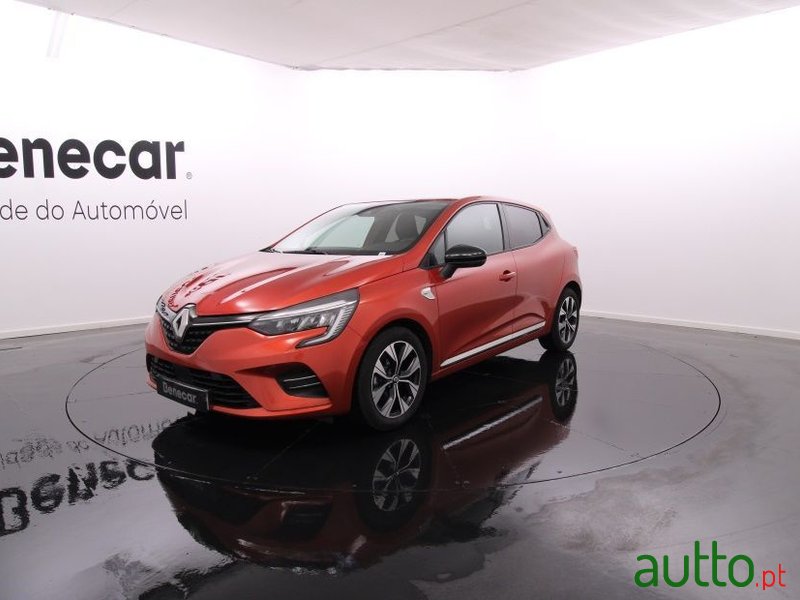 2021' Renault Clio photo #1