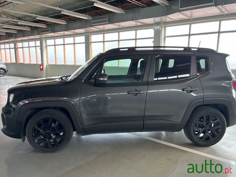 2022' Jeep Renegade photo #2