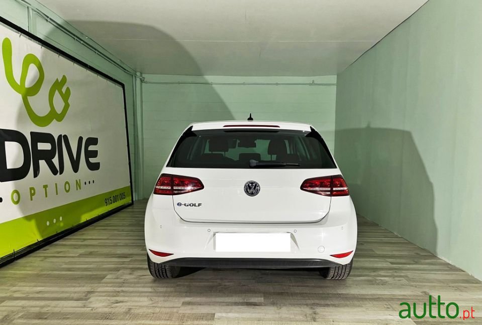 2015' Volkswagen E-Golf photo #3
