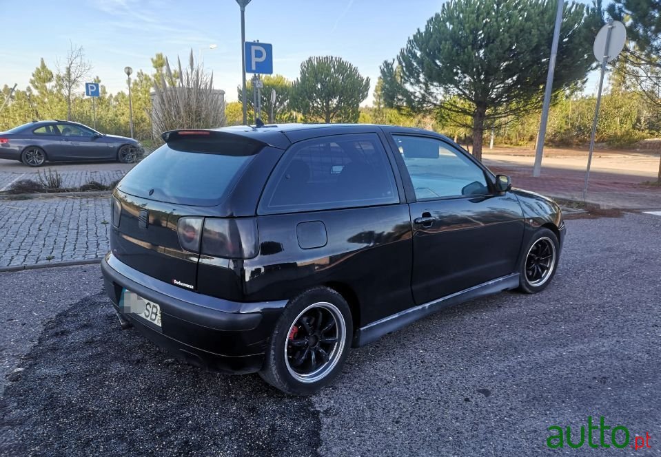 2001' SEAT Ibiza Sport photo #6