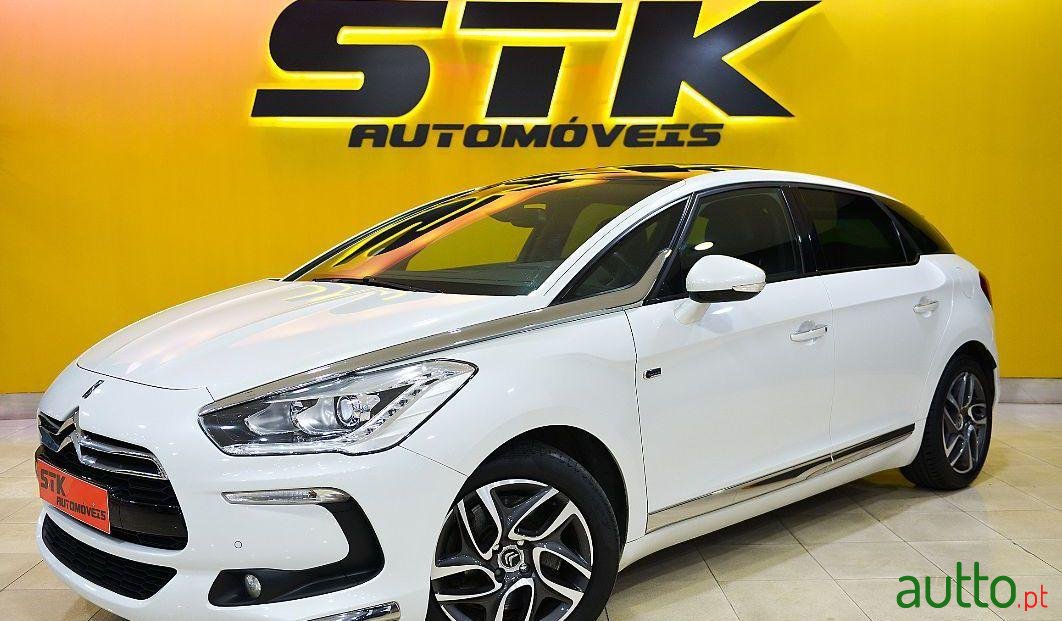 2013' Citroen DS5 Sport Chic Hybrid photo #1