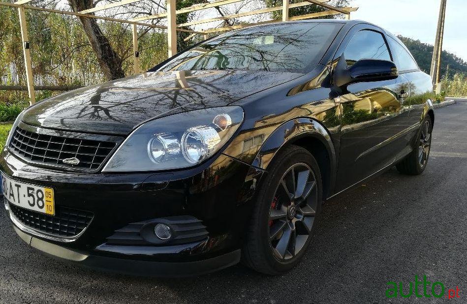 2005' Opel Astra Gtc photo #3