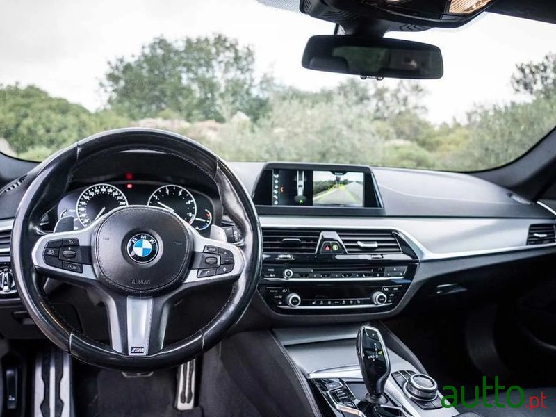 2017' BMW Série 5 D Pack M Auto photo #5