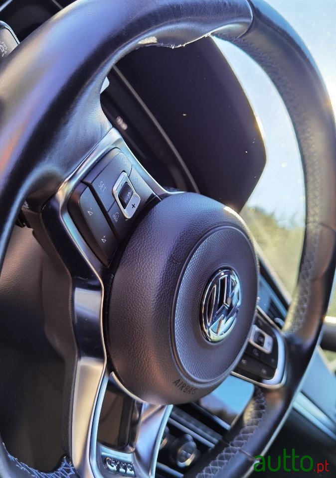 2017' Volkswagen Golf photo #5