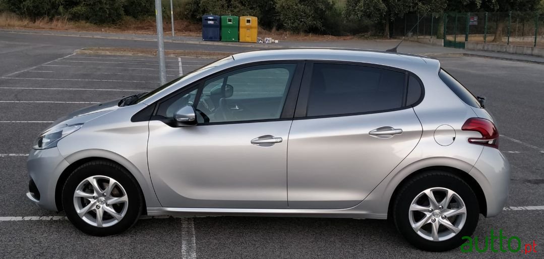 2015' Peugeot 208 photo #3