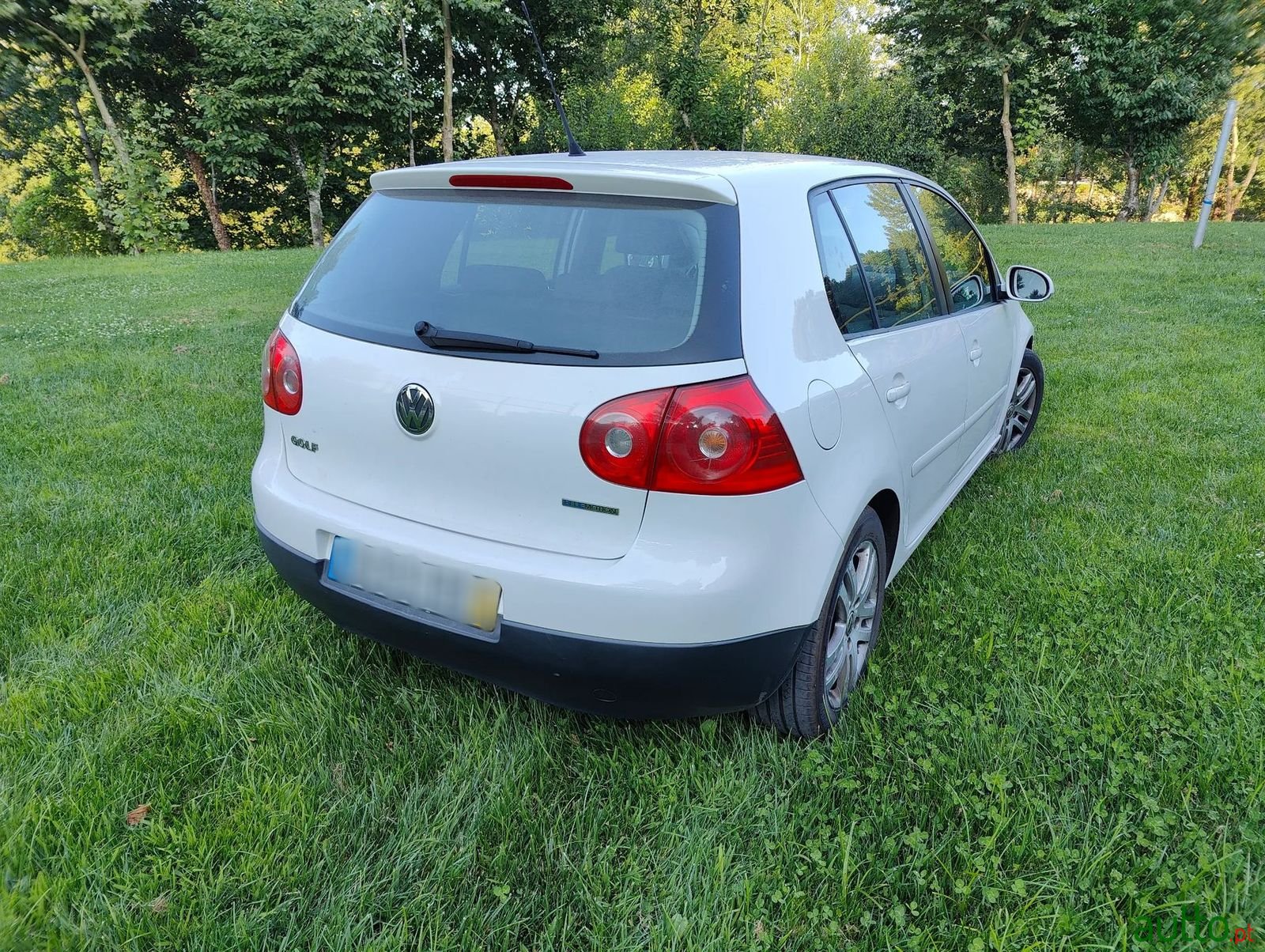 2008' Volkswagen Golf photo #2