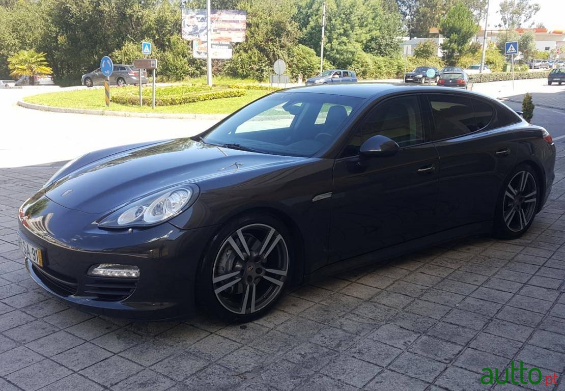 2011' Porsche Panamera Platinum Edition photo #1