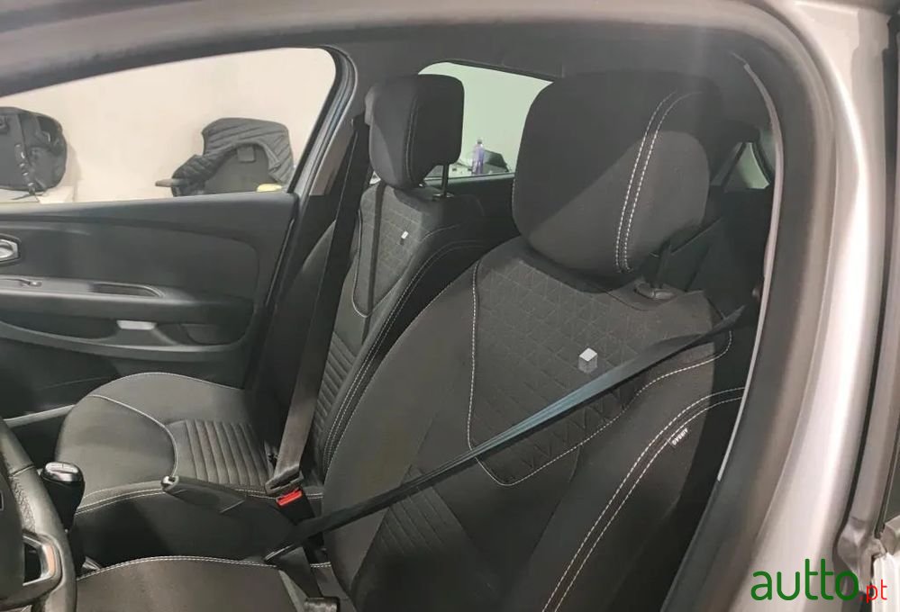 2016' Renault Clio 1.5 Dci Limited photo #3