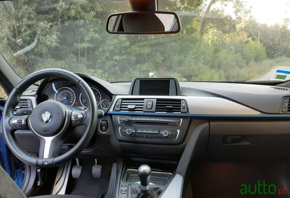 2013' BMW 320 photo #6