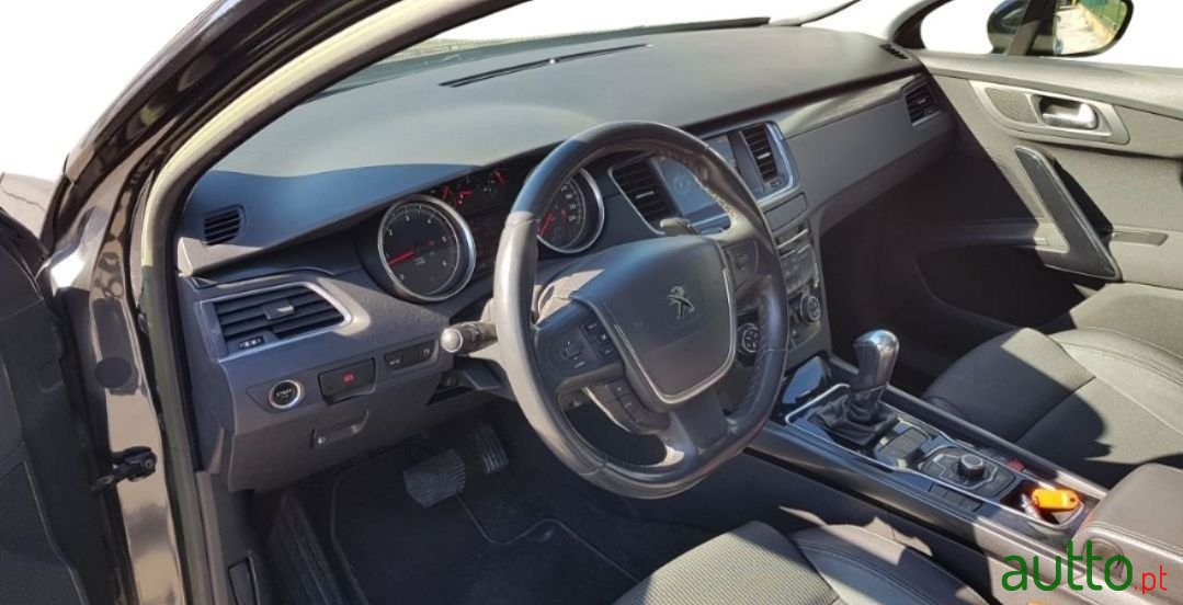 2011' Peugeot 508 Sw photo #3