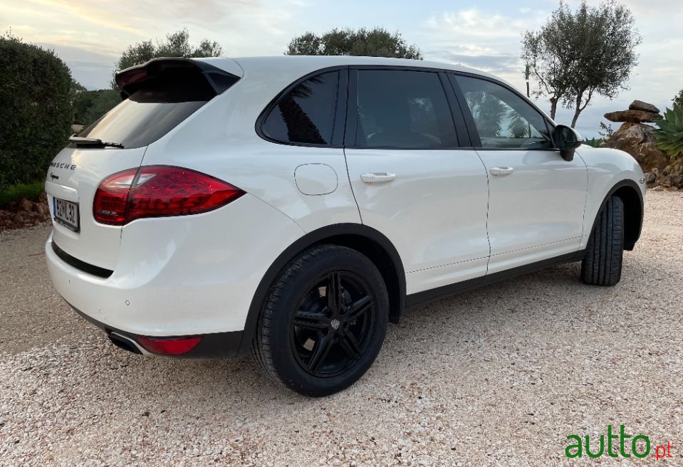 2011' Porsche Cayenne photo #3