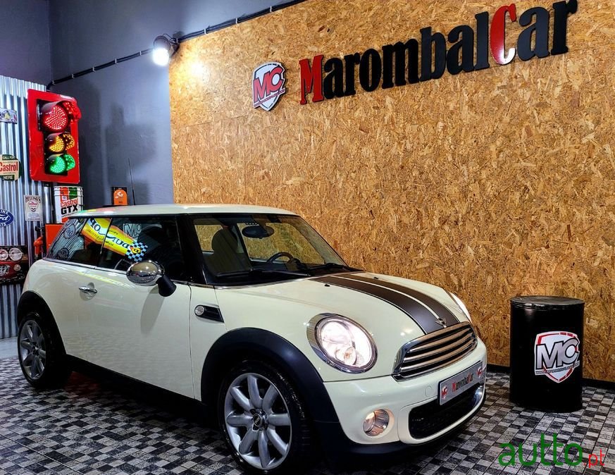 2011' MINI Cooper photo #4