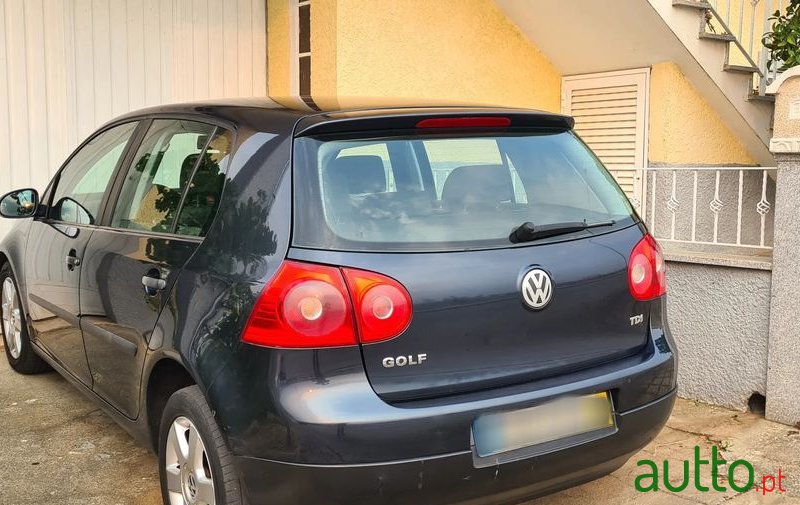 2005' Volkswagen Golf photo #4