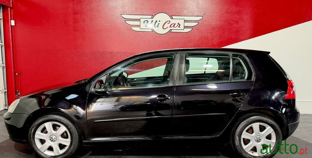 2004' Volkswagen Golf photo #2