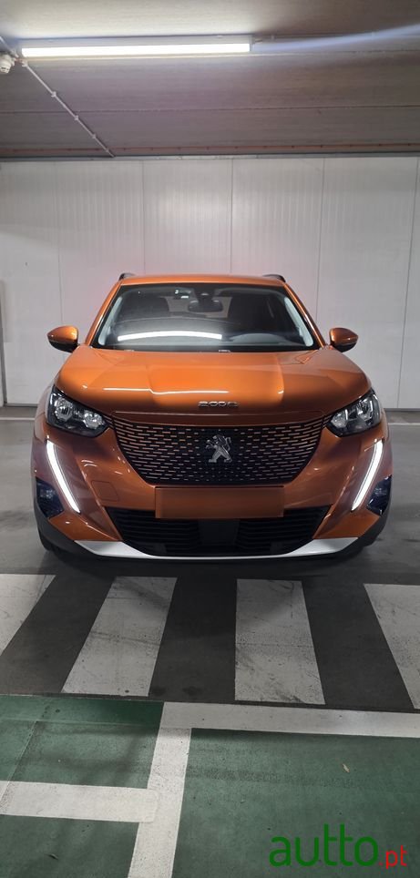 2021' Peugeot e-2008 Allure photo #1