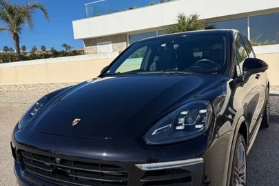 2016' Porsche Cayenne Platinum Edition