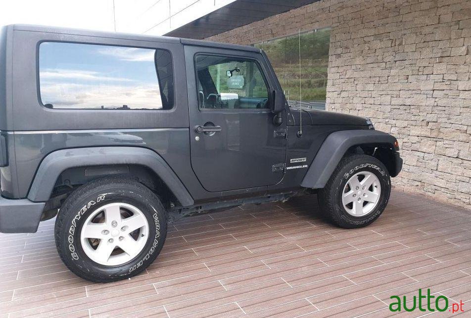 2010' Jeep Wrangler photo #1