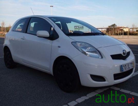 2010' Toyota Yaris photo #3