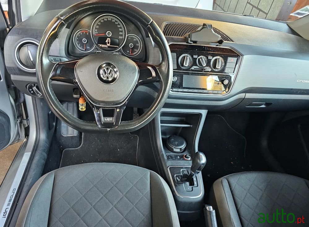 2017' Volkswagen Up! Cross photo #4