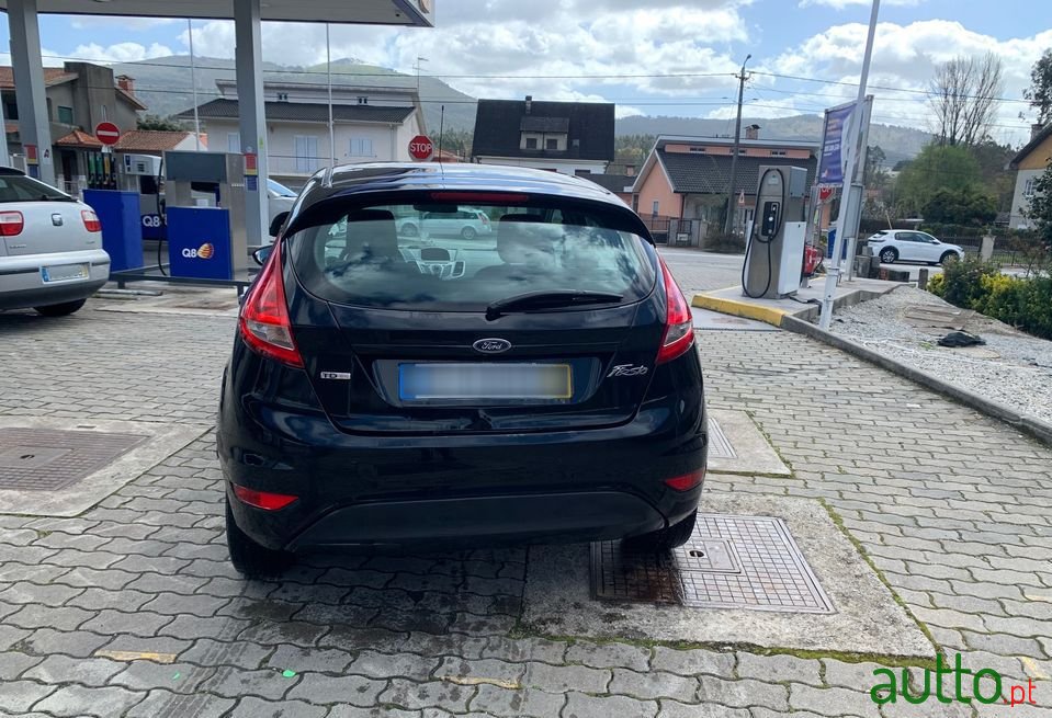 2010' Ford Fiesta photo #4