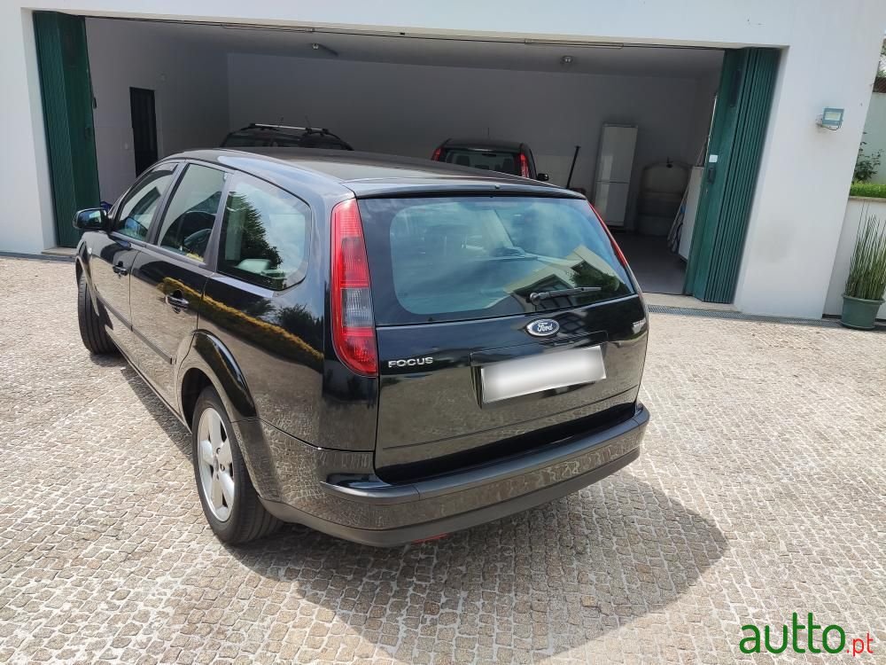 2005' Ford Focus Sw photo #3