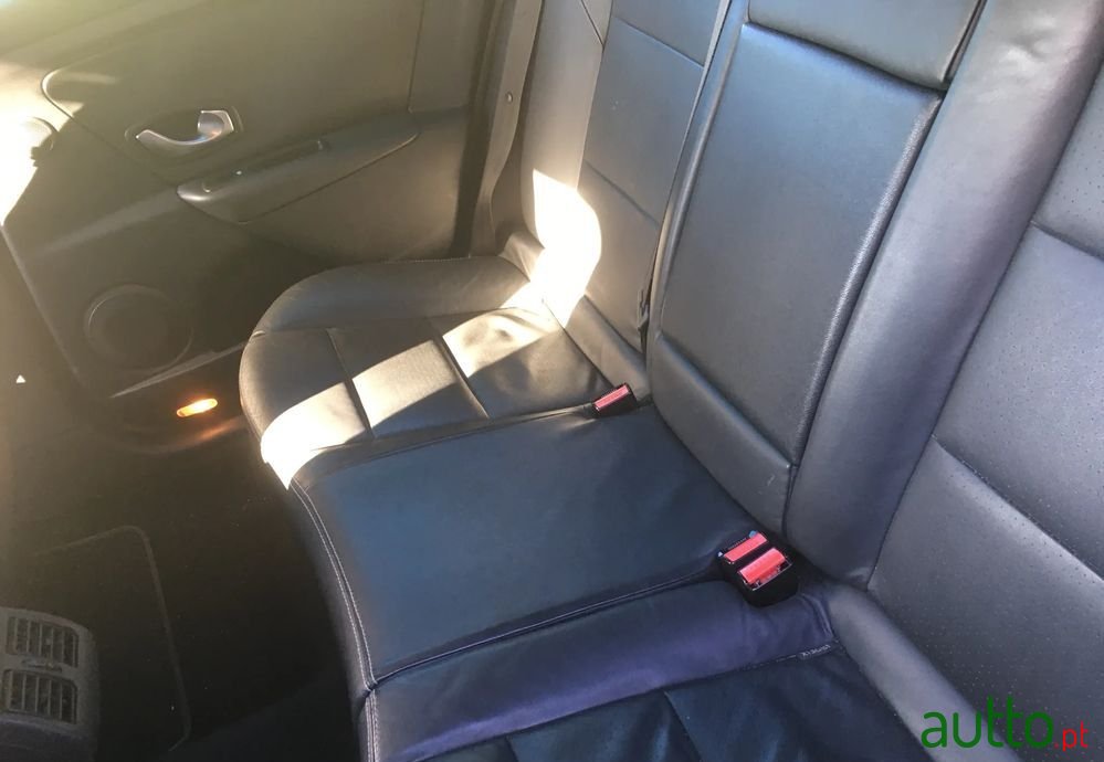 2010' Renault Megane Break photo #5