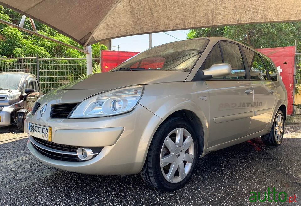 2008' Renault Grand Scenic photo #2