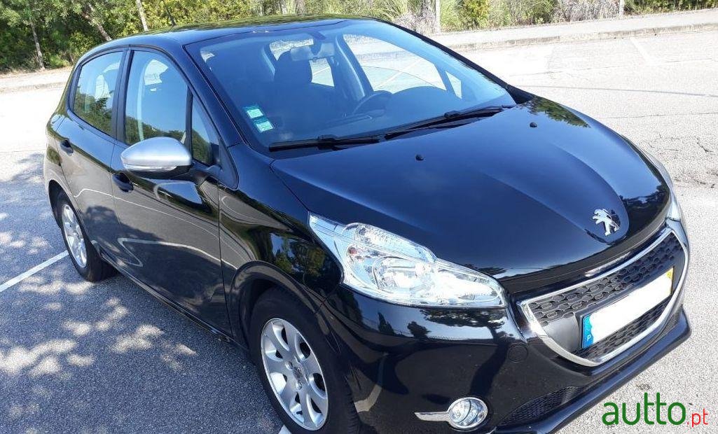 2012' Peugeot 208 1.4 Hdi photo #2