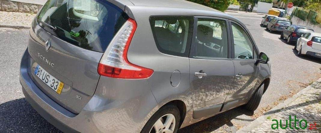 2013' Renault Grand Scenic photo #1
