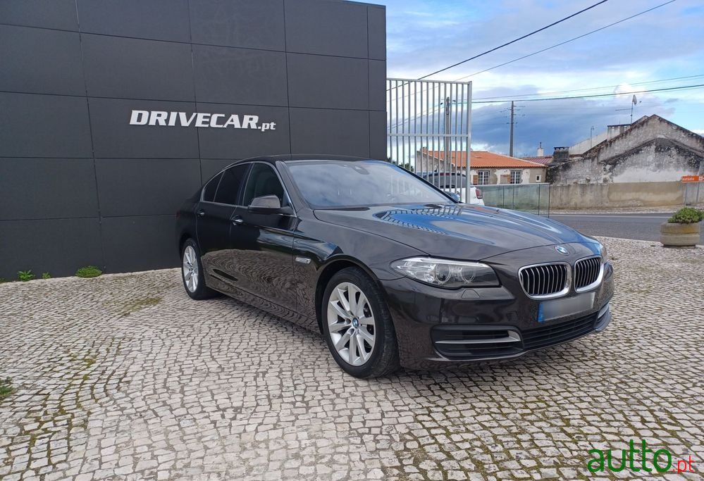 2016' BMW Série 5 D Ed Line Sport photo #2