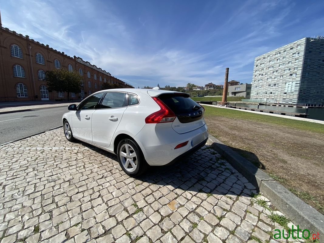 2017' Volvo V40 photo #5