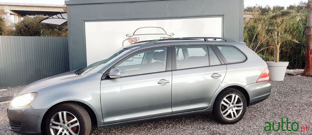 2010' Volkswagen Golf Variant photo #2