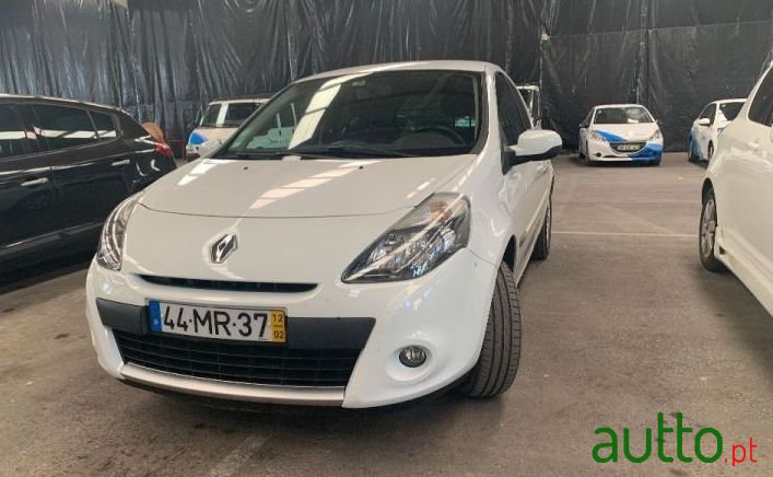 2012' Renault Clio photo #1